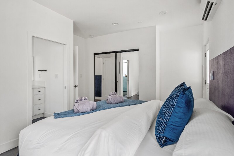 Building Photo - 3987 Dalton Ave