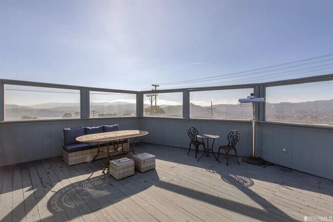 Building Photo - 999 Wisconsin St