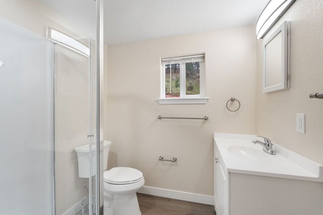 Building Photo - 3 BEDROOM, 3 BATH+ BONUS ROOMS ON RANCH IN...
