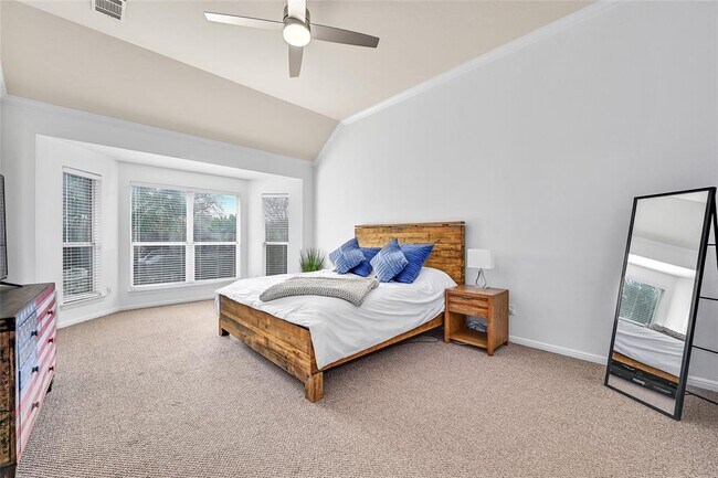 Building Photo - 2505 Lovett Ln