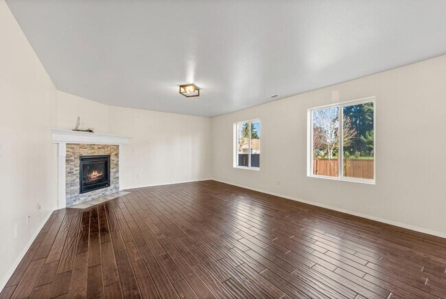 Building Photo - Updated and Spacious 3 Bed Yelm Rental!