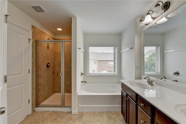 Building Photo - 3377 N Twin Alley