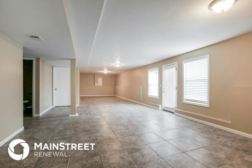 Building Photo - 1605 Fairway Ct