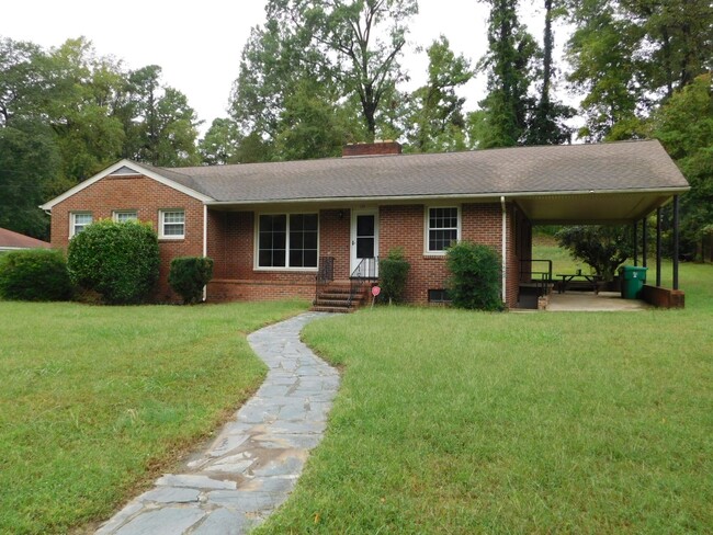 Building Photo - Brick Ranch in Colonial Heights