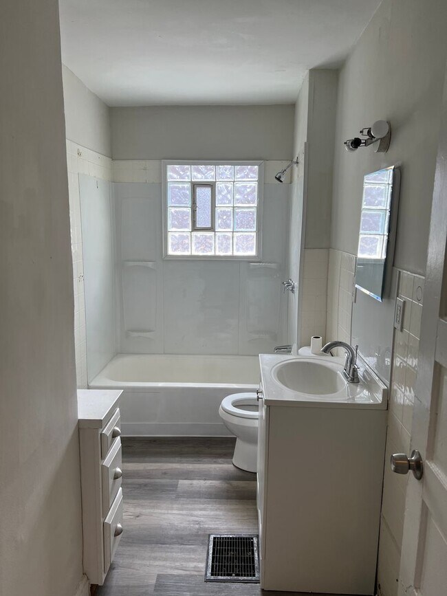 Building Photo - 809 S Fred Shuttlesworth Cir