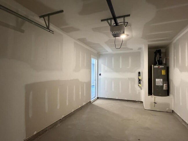 Building Photo - 105 S Grassland Rd