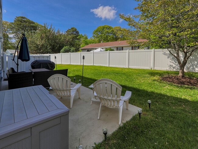 Building Photo - Year-round rental - 4 br 2.5 ba Twin Home in Seabright Village – East of Route 1