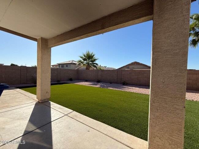 Building Photo - 12071 W Dahlia Dr