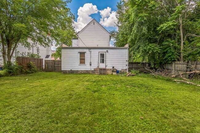 Building Photo - Charming 3BR House in Fostoria