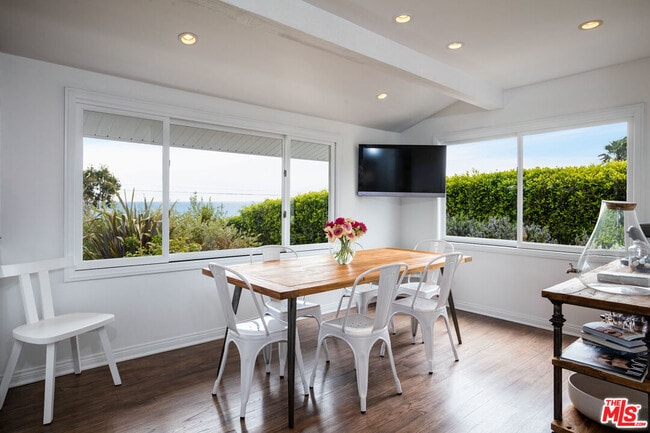 Building Photo - 29225 Cliffside Dr