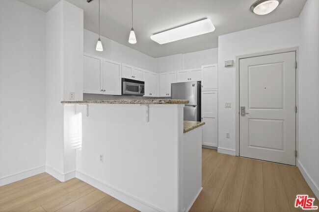 Building Photo - 100 S Alameda St