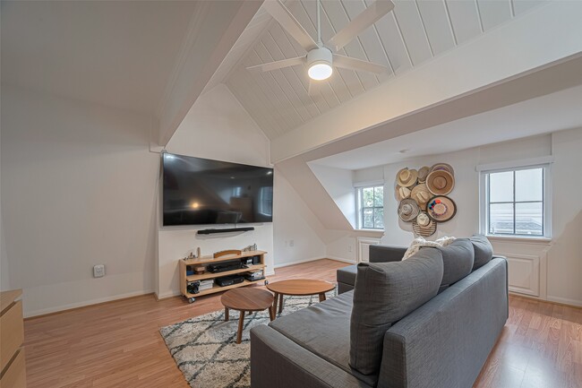 Building Photo - 5368 Brownway St