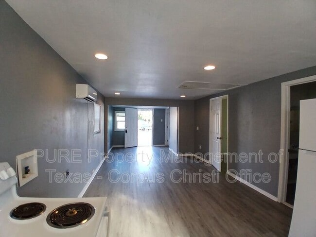 Building Photo - 809 12th St