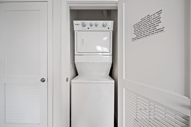 Building Photo - 49 N Day St