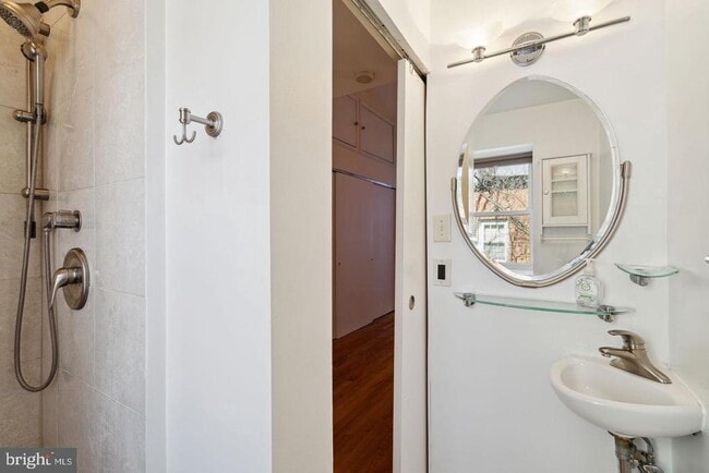 Building Photo - 830 Kater St