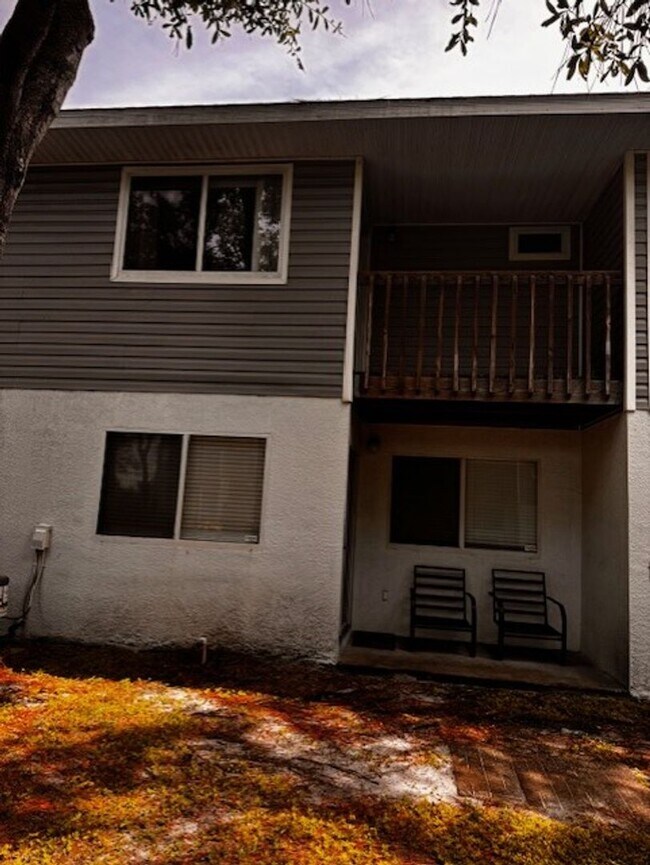 Building Photo - Luxury 3 bedroom 2 bathroom townhome avail...