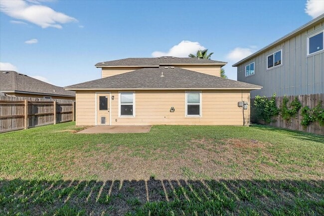 Building Photo - 2110 Encino Dr