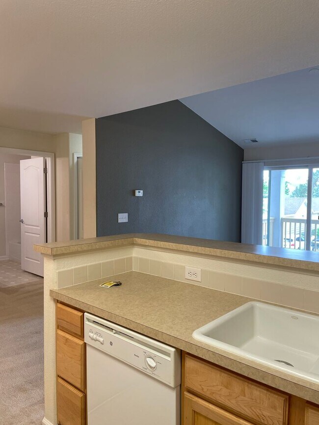 Building Photo - 2 bed/2 bath 2nd-floor condo in Lakeshores at Centerra.