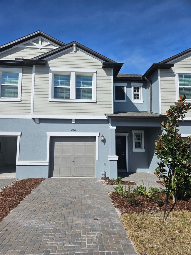 Building Photo - Dazzling 3-bedroom, 2.5-bathroom, 1 car ga...