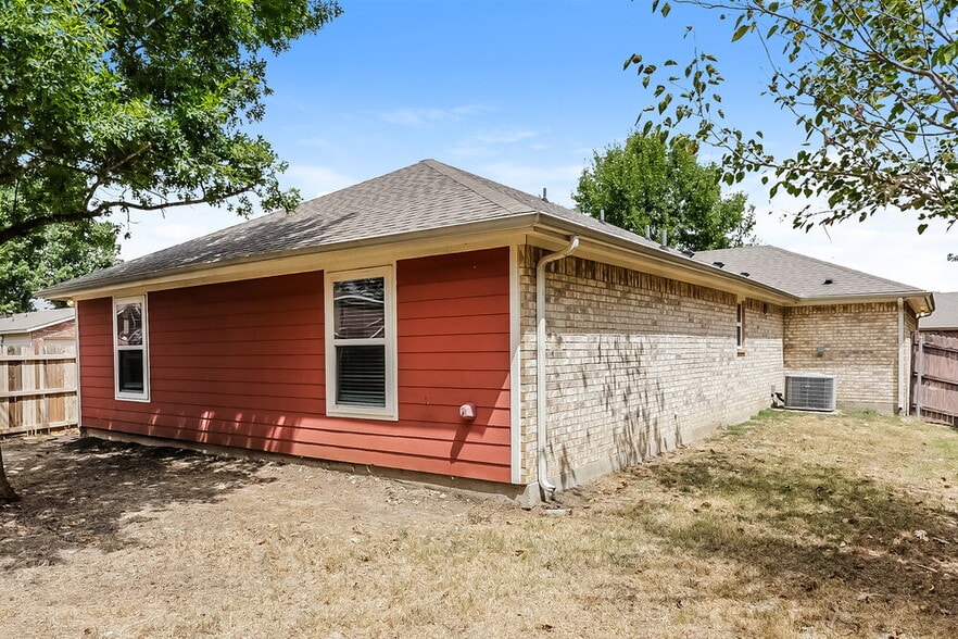 Building Photo - 201 Green Meadows Rd