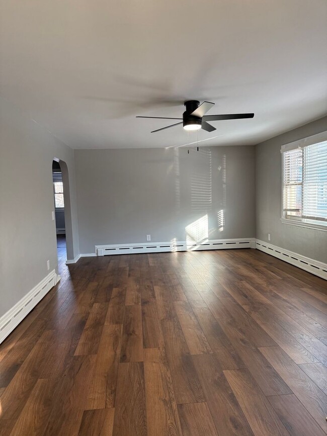 Building Photo - 5 Down E Ln