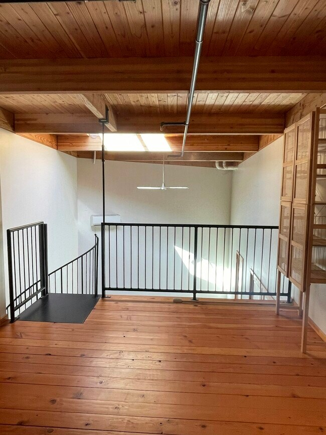 Building Photo - 8777 N Lombard St