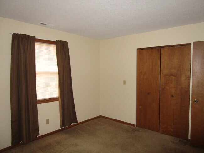 Building Photo - New Listing in Albion!!!