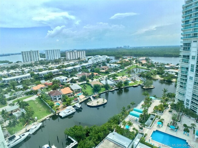 Building Photo - 16400 Collins Ave