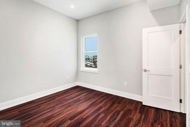 Building Photo - 1527 Ridge Ave