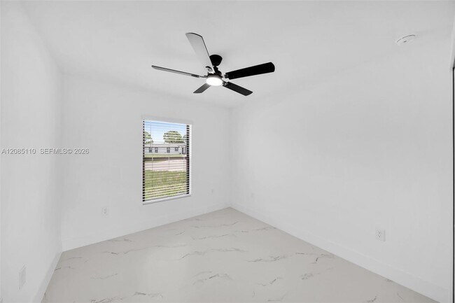 Building Photo - 4987 Fairway Ct
