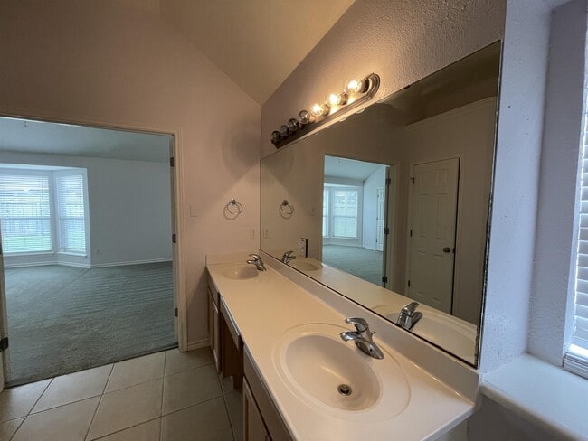 Building Photo - 6721 Dungeoness Dr