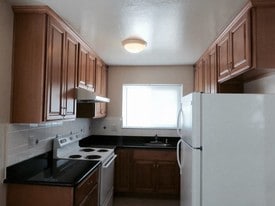 Building Photo - 1642 Queen Charlotte Dr