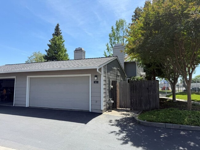 Primary Photo - Modern 3 Bedroom Condo w/ Garage Vacaville...