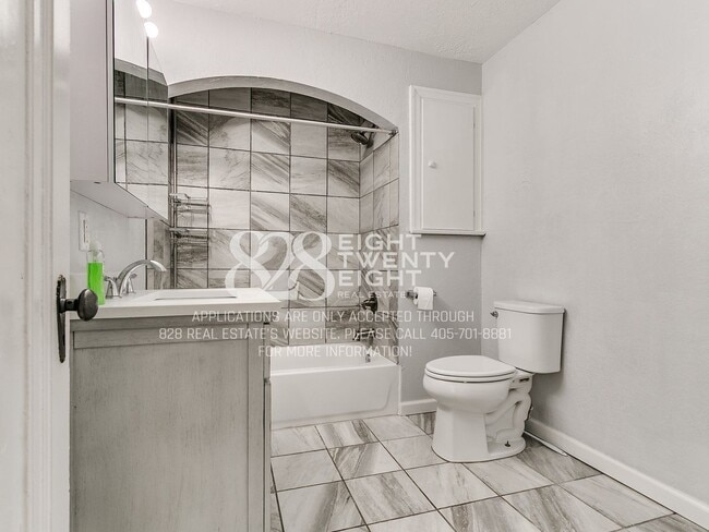Building Photo - *COMING SOON - TOURS EXPECTED TO BEGIN 6/5/26* 2 Bed/2 Bath Duplex Close to Campus Corner!