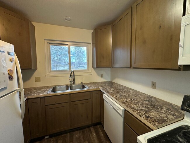 Building Photo - Spacious, three level, 4 Bed 2.5 bath Townhome in Ammon right behind the Walmart on Hitt.