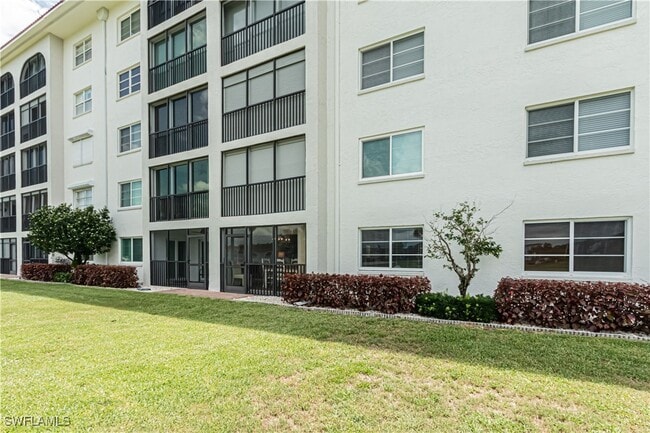 Building Photo - 1 High Point Cir W