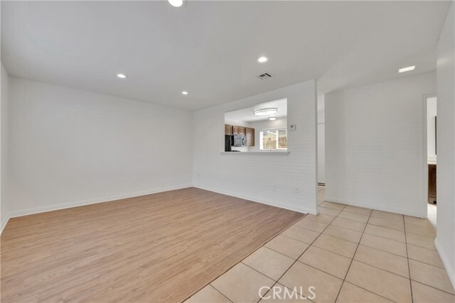 Building Photo - 980 E Mission Ave