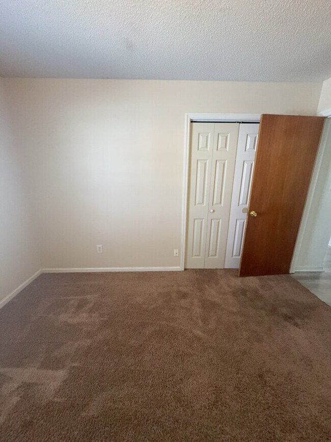 Building Photo - 996 W Pueblo Dr