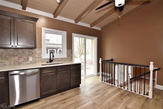 Building Photo - 381 Hickory Hill Rd