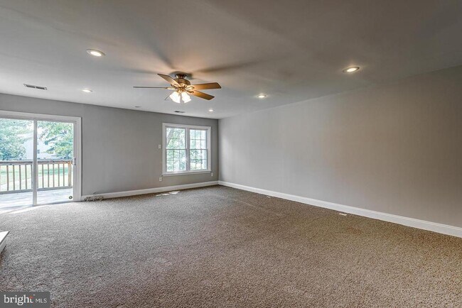 Building Photo - 1663 Hart Ct