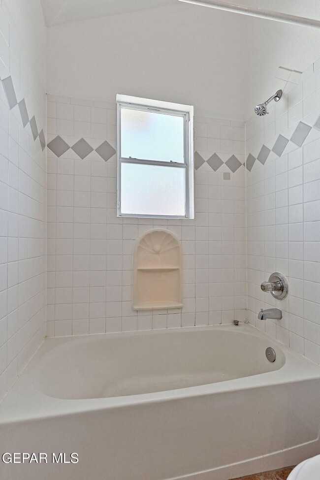 Building Photo - 5937 Chippendale Ave