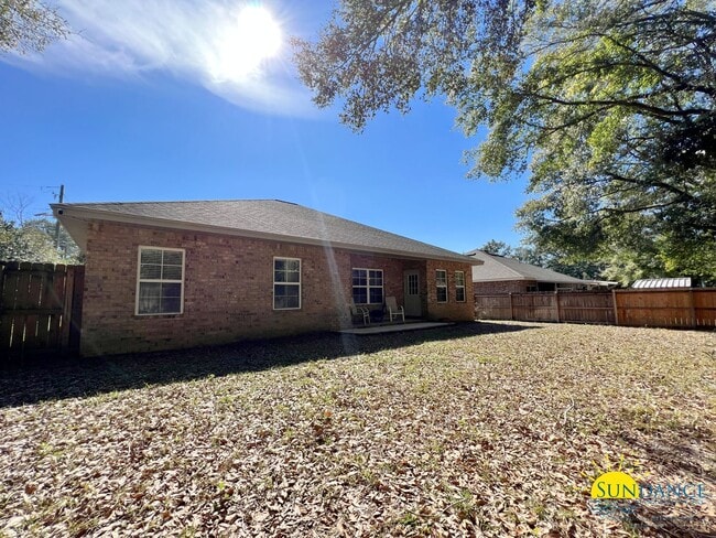 Building Photo - Beautiful 4 Bedroom Home in Niceville!