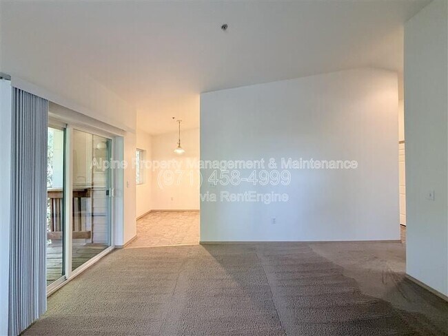 Building Photo - 10020 SW 125th Ave