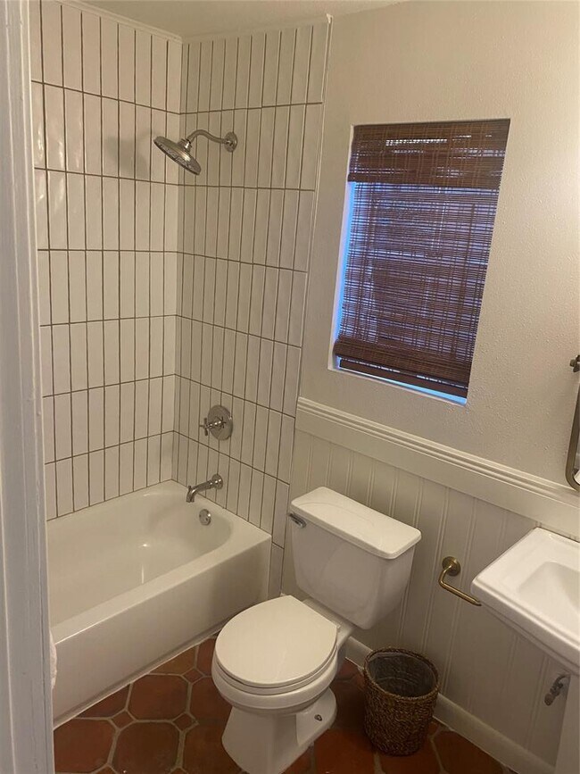 Building Photo - 1700 Houston St