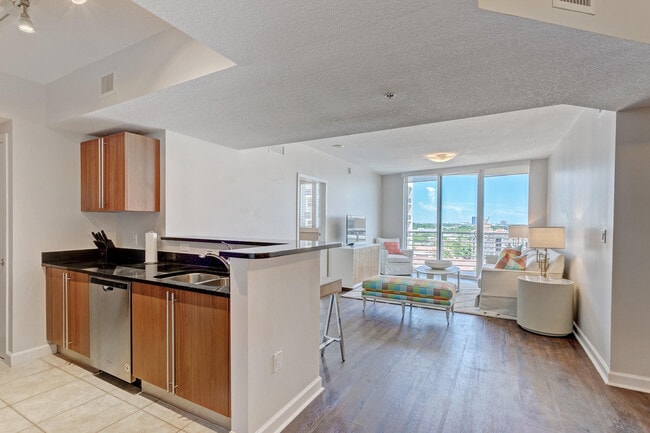 Building Photo - 1551 N Flagler Dr