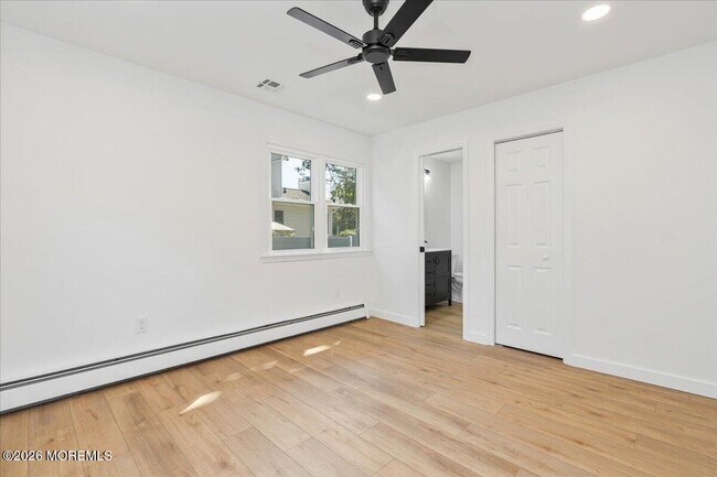 Building Photo - 501 Azalea Dr