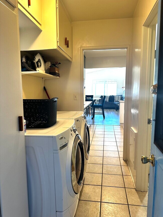 Building Photo - 2504 Alma Ave