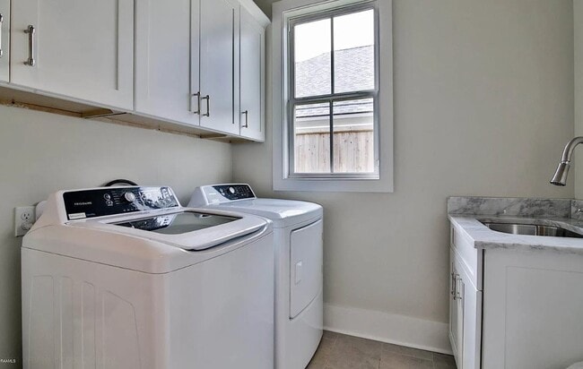 Building Photo - 304 Catalina Ln