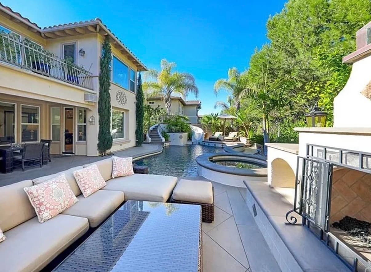 Building Photo - 2531 Costero Magestuoso