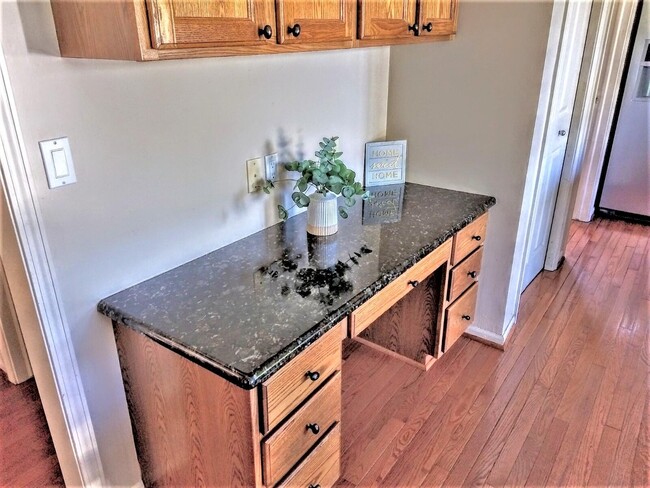 Building Photo - 47498 Fox Run Dr